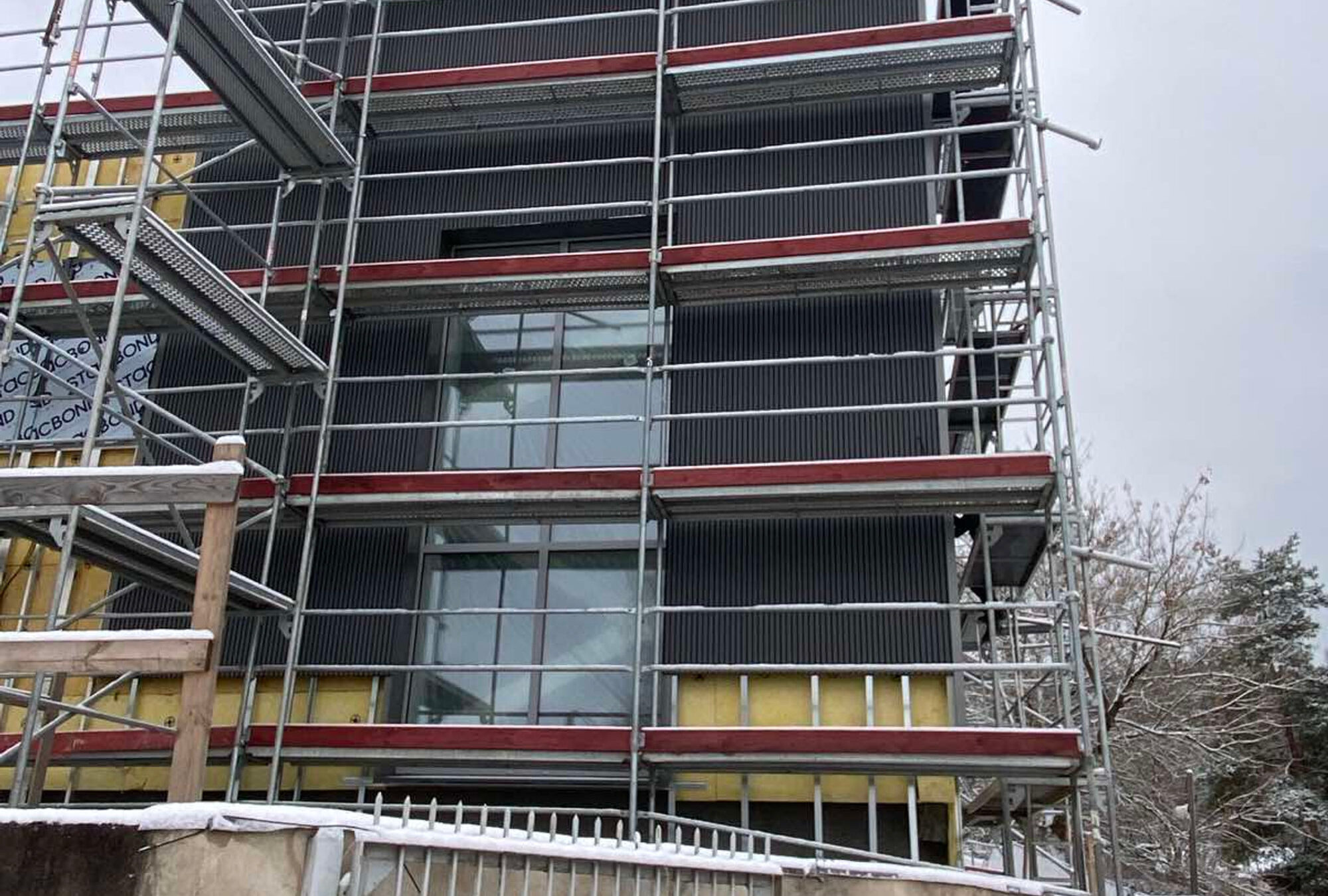 Fasade på industribygg med FLC