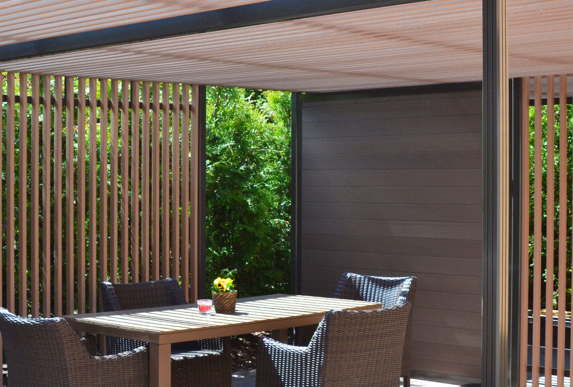 Pergola og oppholdssone ved badstuen — bilde 2
