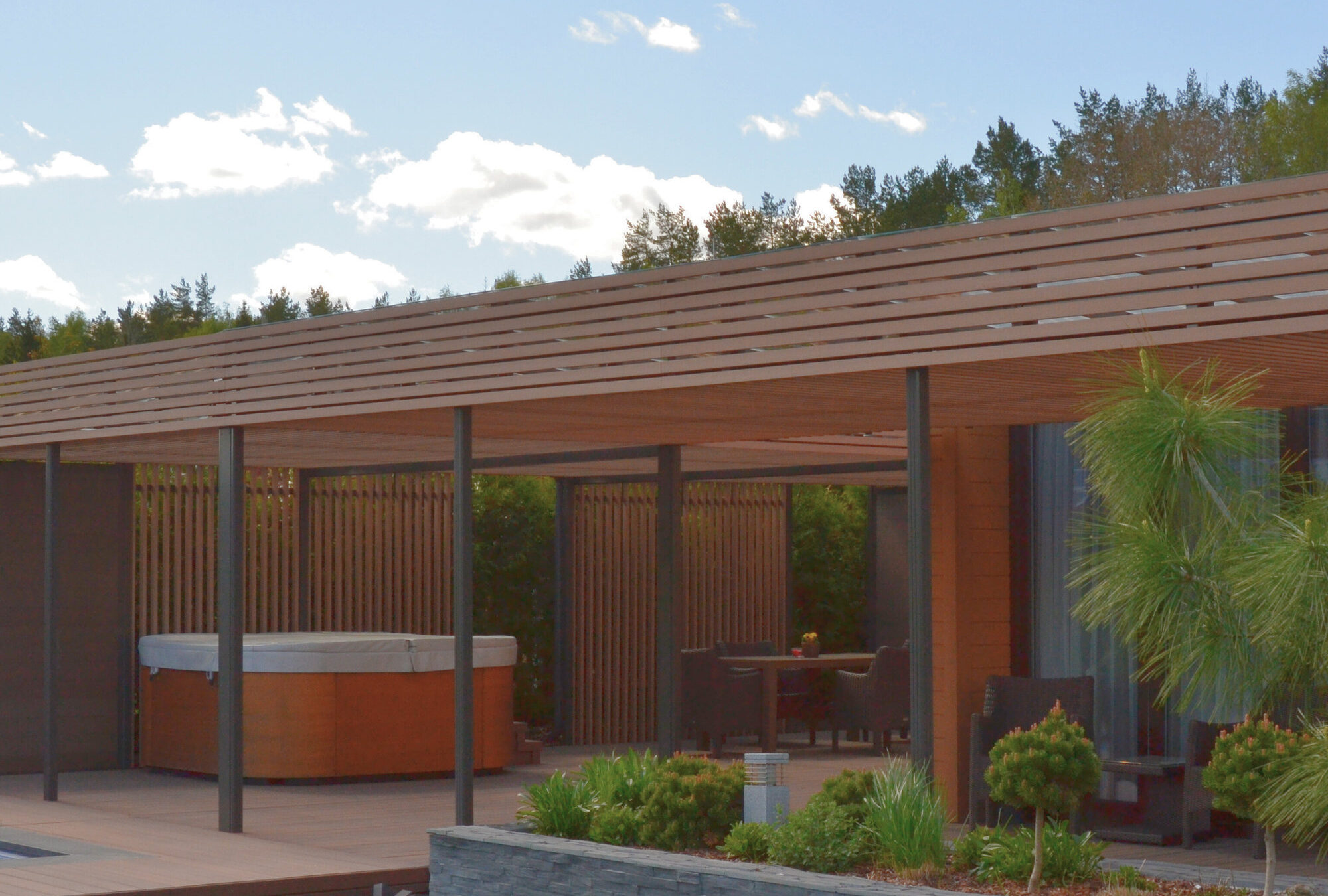 Pergola og oppholdssone ved badstuen — bilde 3