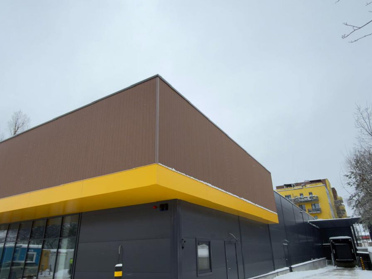 FLC-system på fasaden til et nytt kjøpesenter