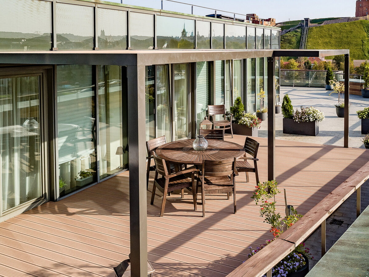 Pergola og takterrasse