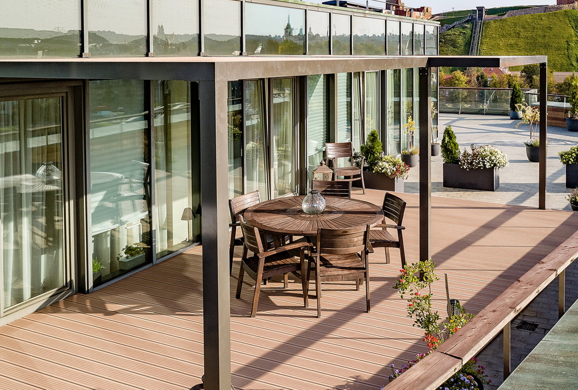 Pergola og takterrasse