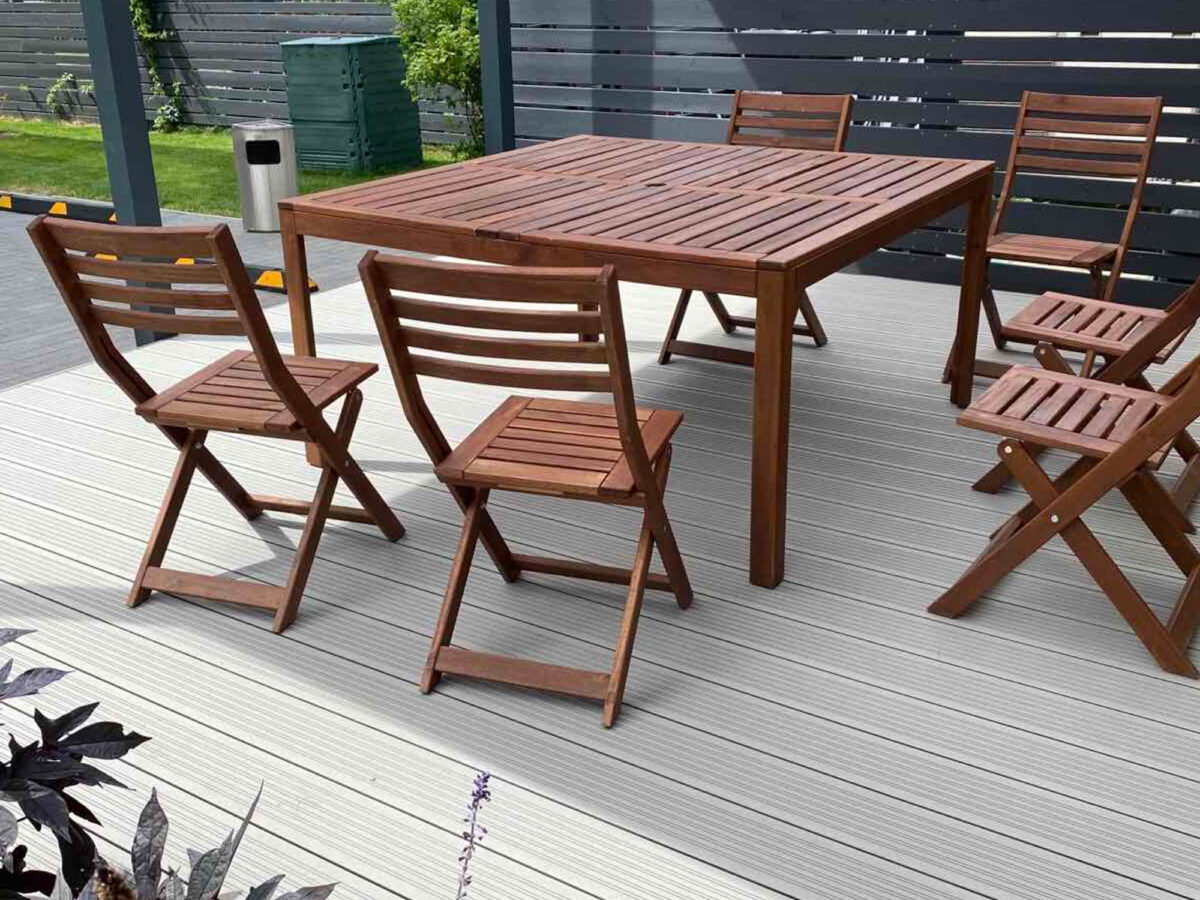 Terrasse i bedriftens gårdsrom