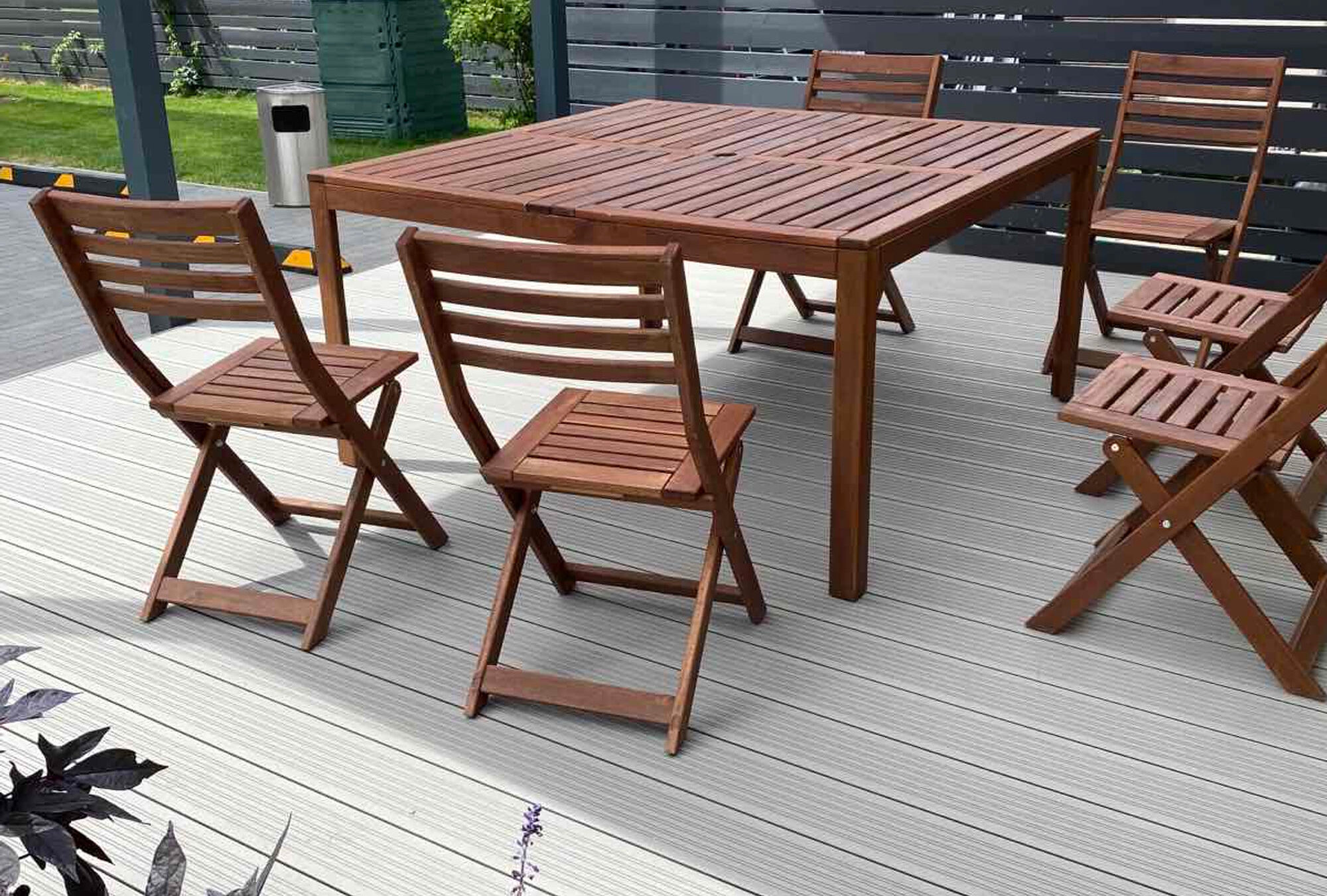 Terrasse i bedriftens gårdsrom