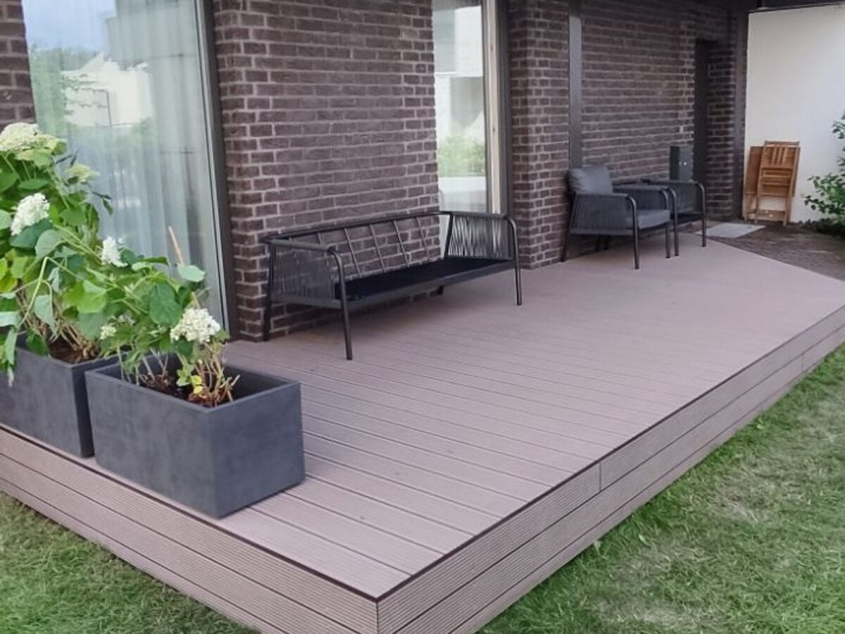 Liten terrasse i Paupys