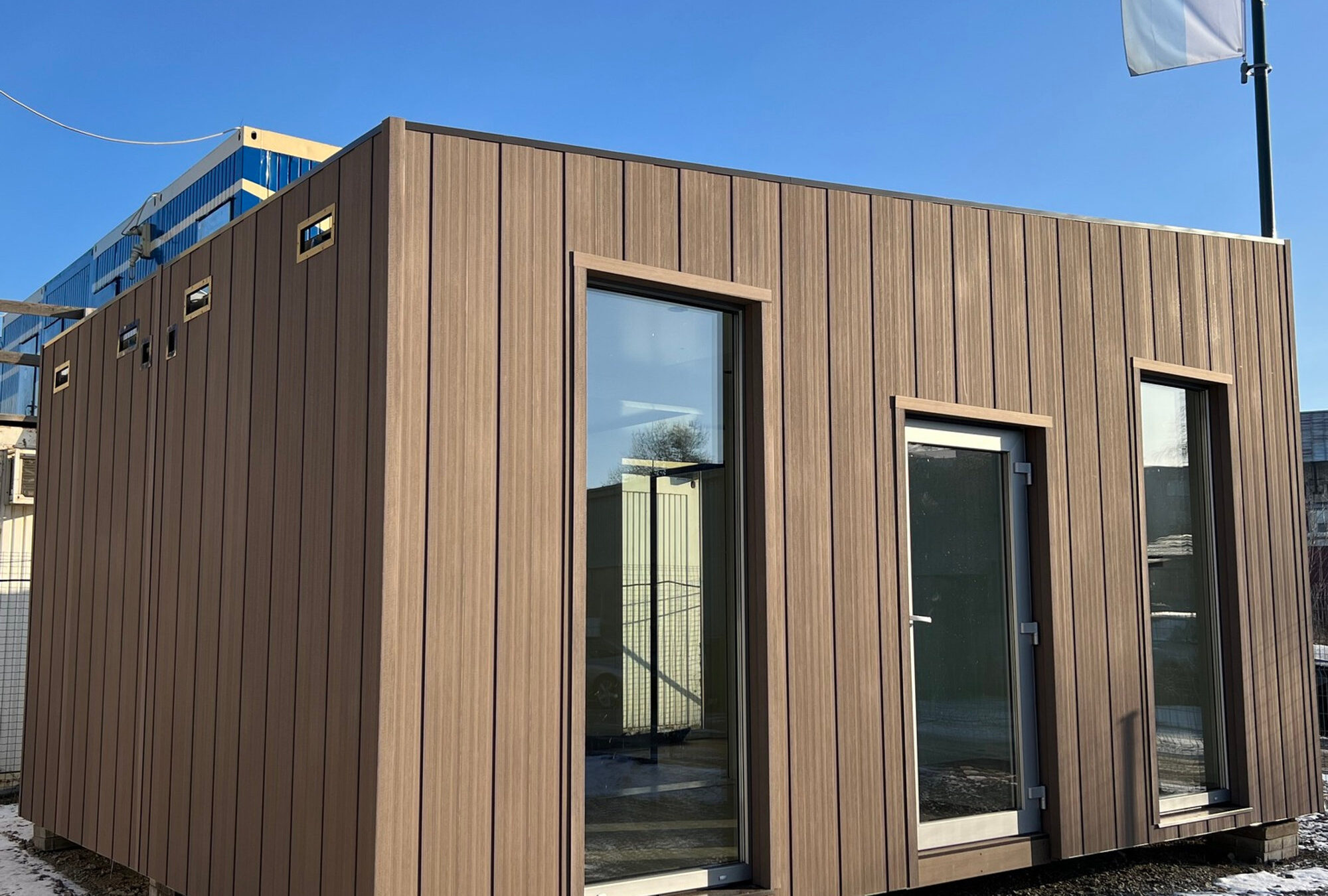 Kontorpaviljong kledd med AD — bilde 4
