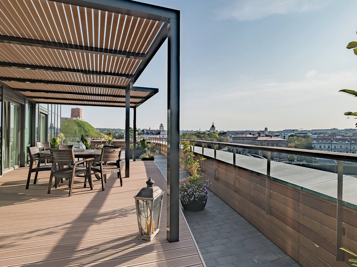 Pergola og terrasse på tak i bysentrum
