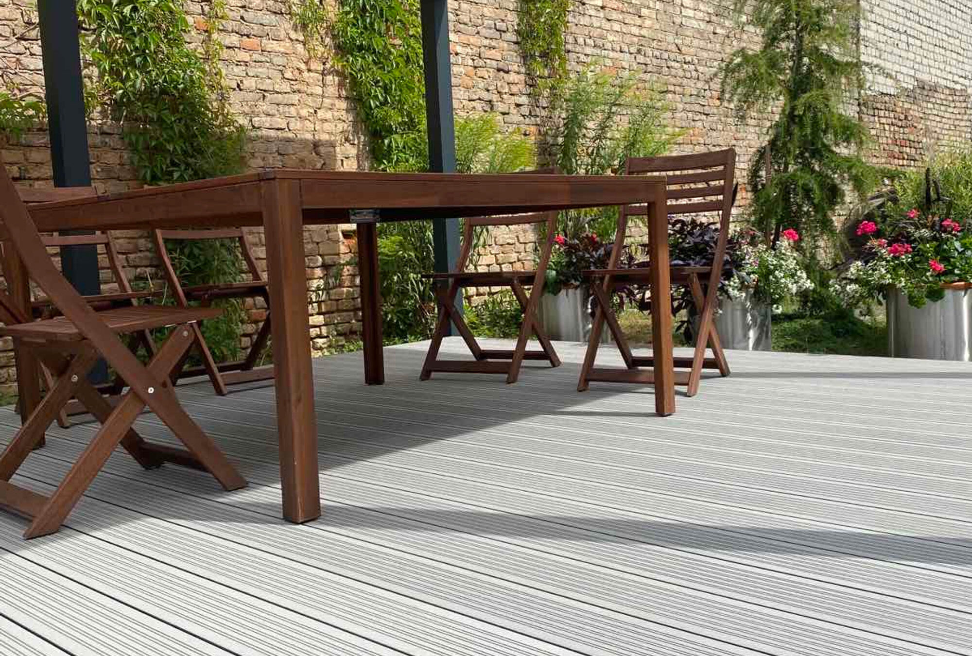 Terrasse i bedriftens gårdsrom — bilde 3