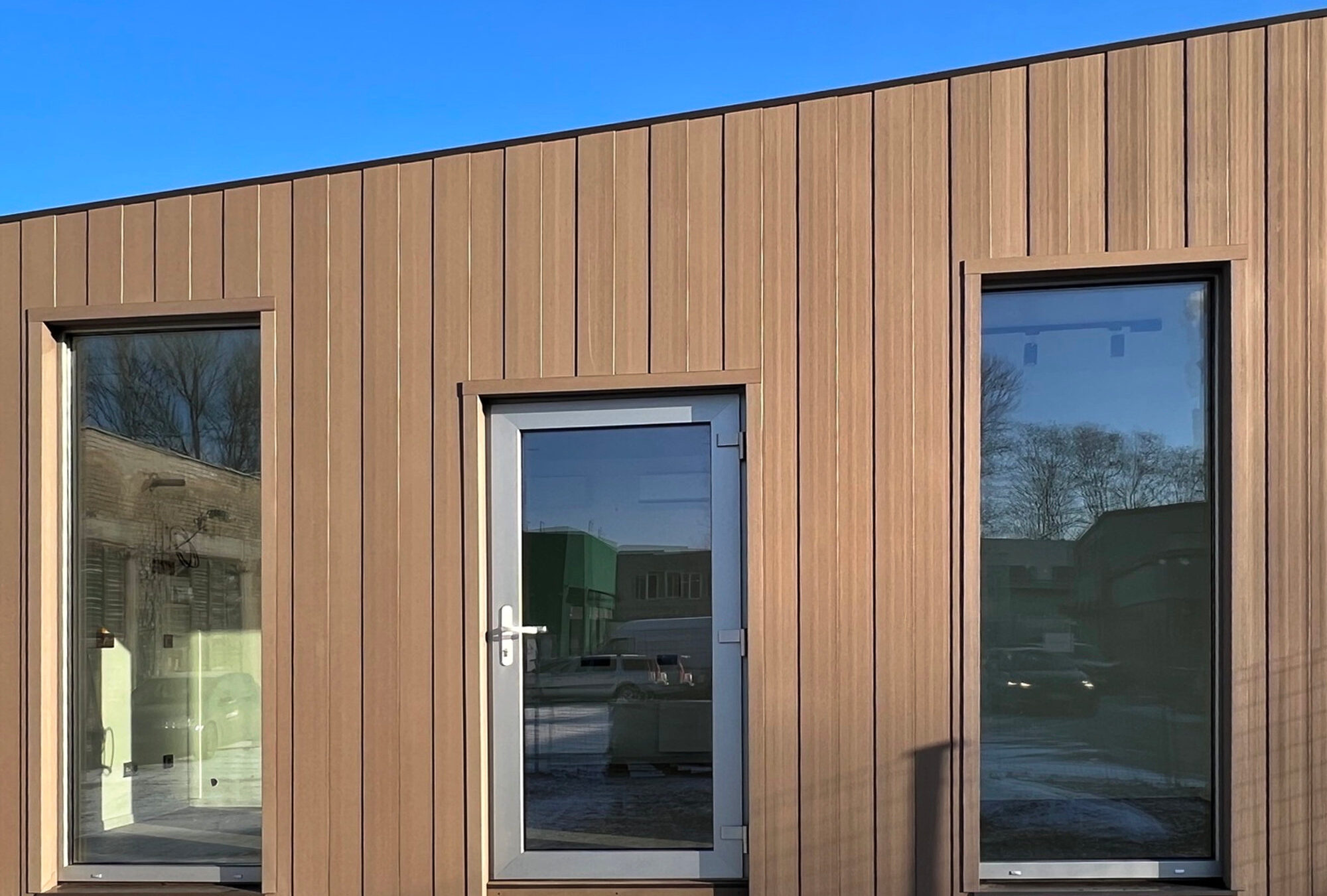 Kontorpaviljong kledd med AD