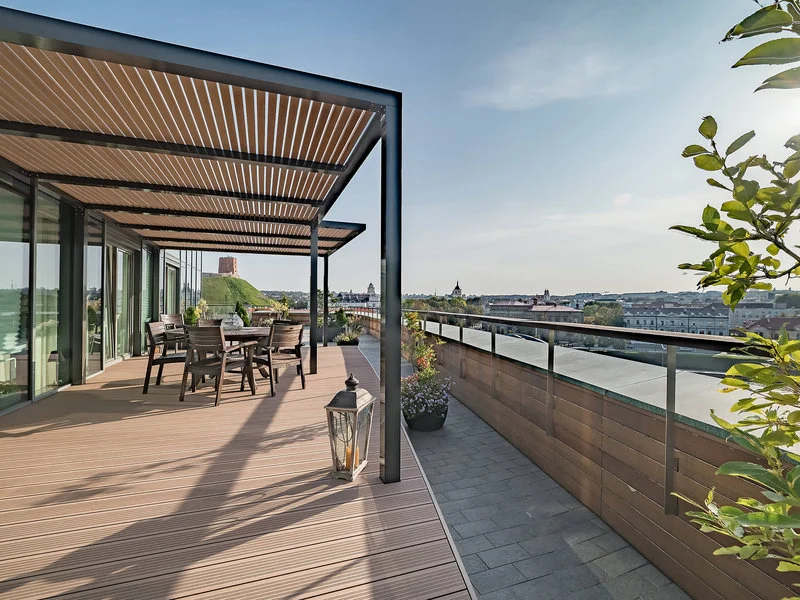 Pergola og takterrasse i trekompositt